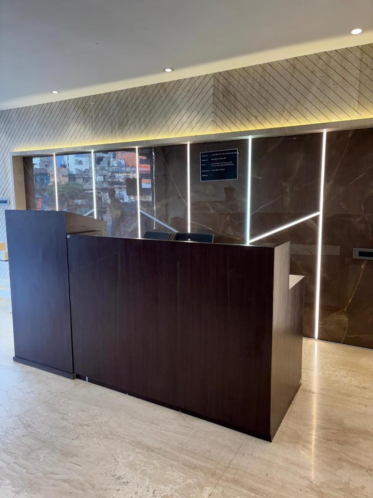 Hotel Elegant Inn Surat Exterior foto