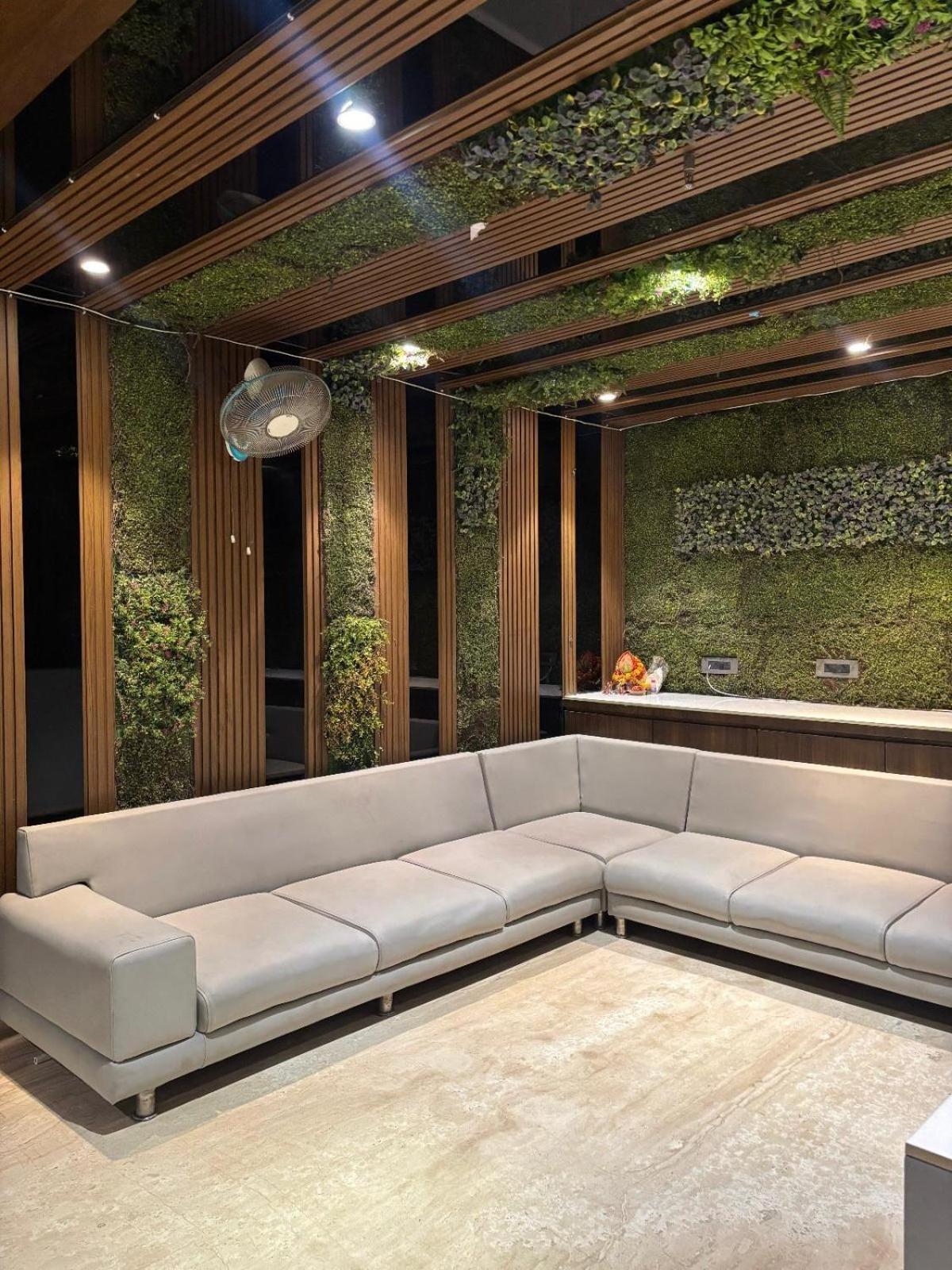 Hotel Elegant Inn Surat Exterior foto